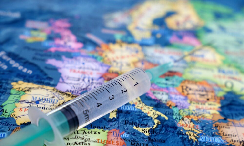 Covid-19 : Les frontières s’ouvrent en Europe pour les voyageurs entièrement vaccinés.