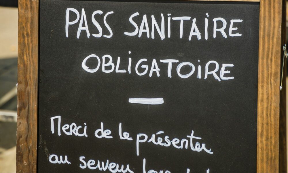 Français de l’étranger : des démarches simplifiées pour l’obtention du “passe sanitaire français“