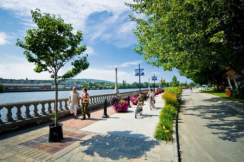 Promenade du Lac-des-Nations