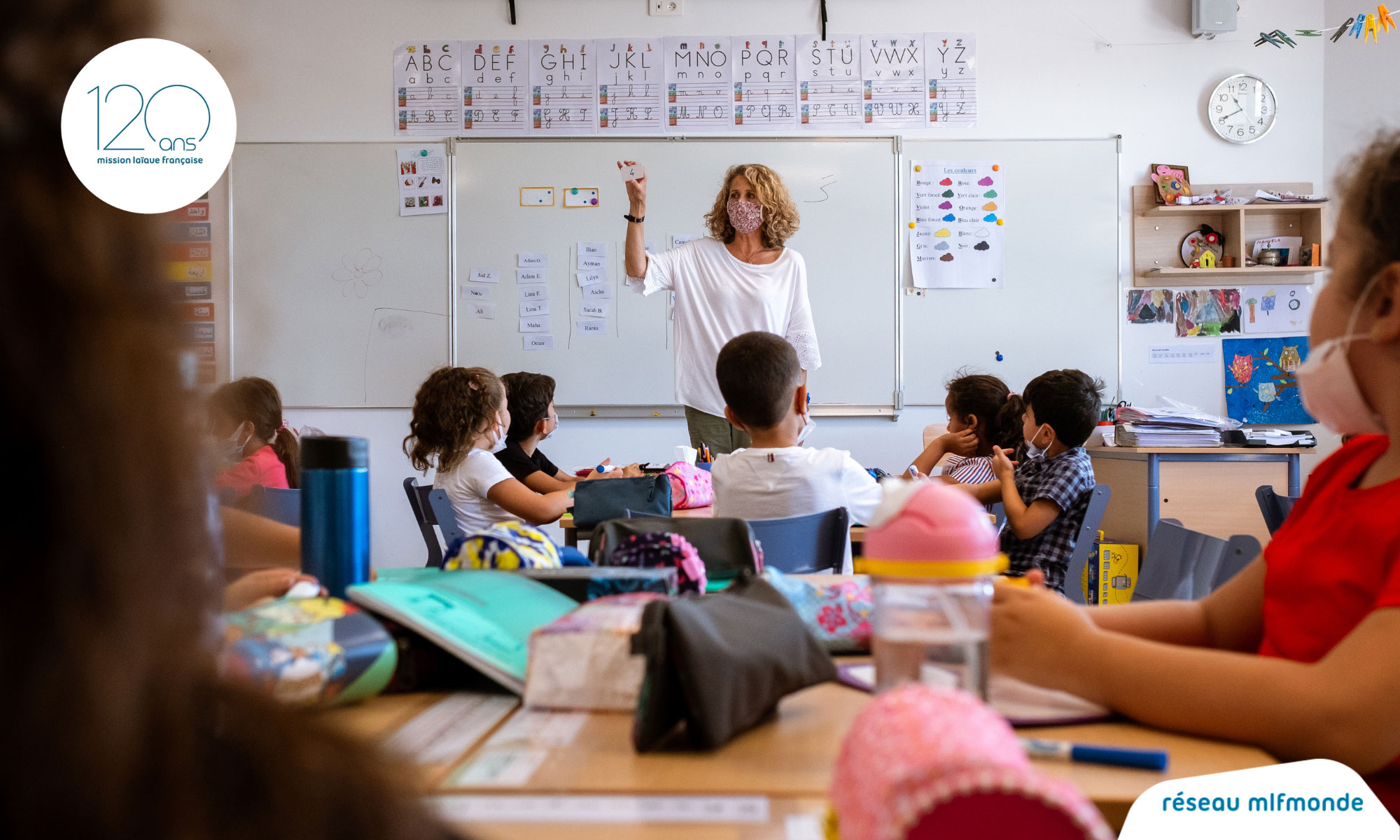 Revenir d'expatriation : le gouvernement rappelle la marche à suivre pour les inscriptions scolaires