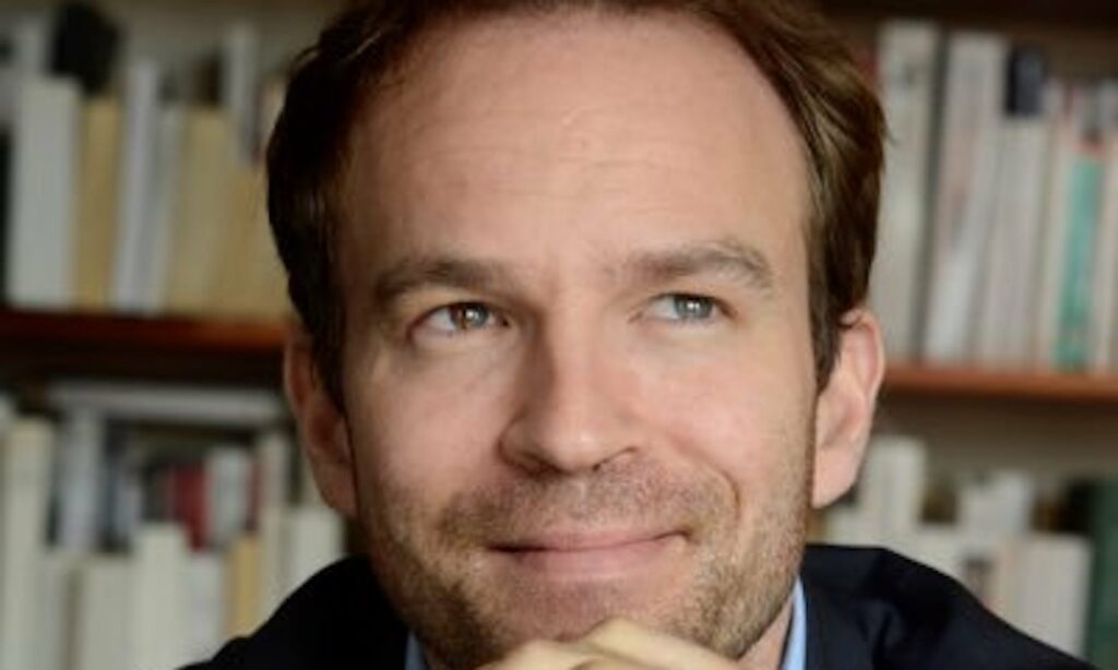 Marc Ferracci parachutage réussi sur les rives du lac Léman Journal des Français à l’étranger