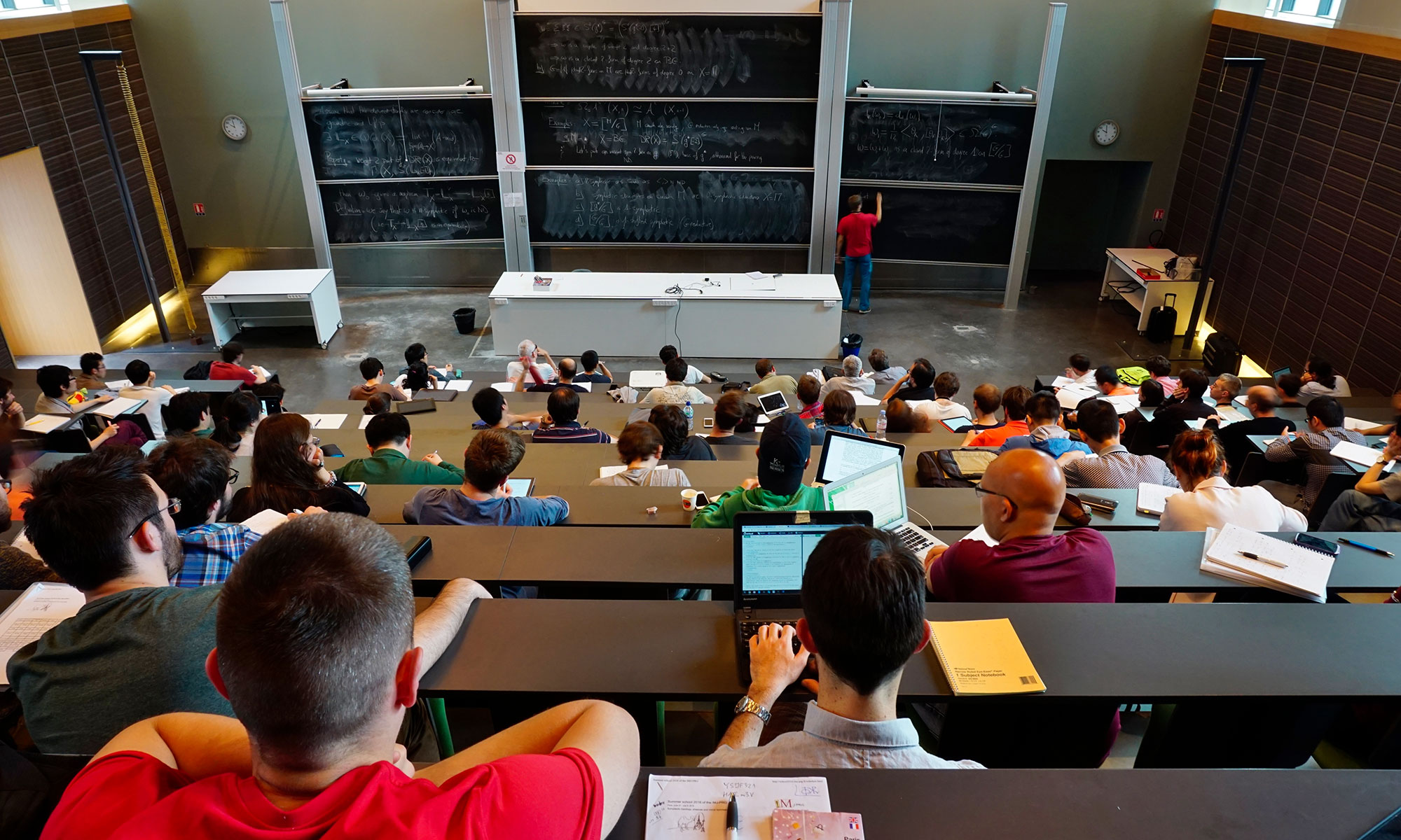 Accueil des étudiants étrangers en France : un peu de bénéfices, beaucoup d'enjeux diplomatiques