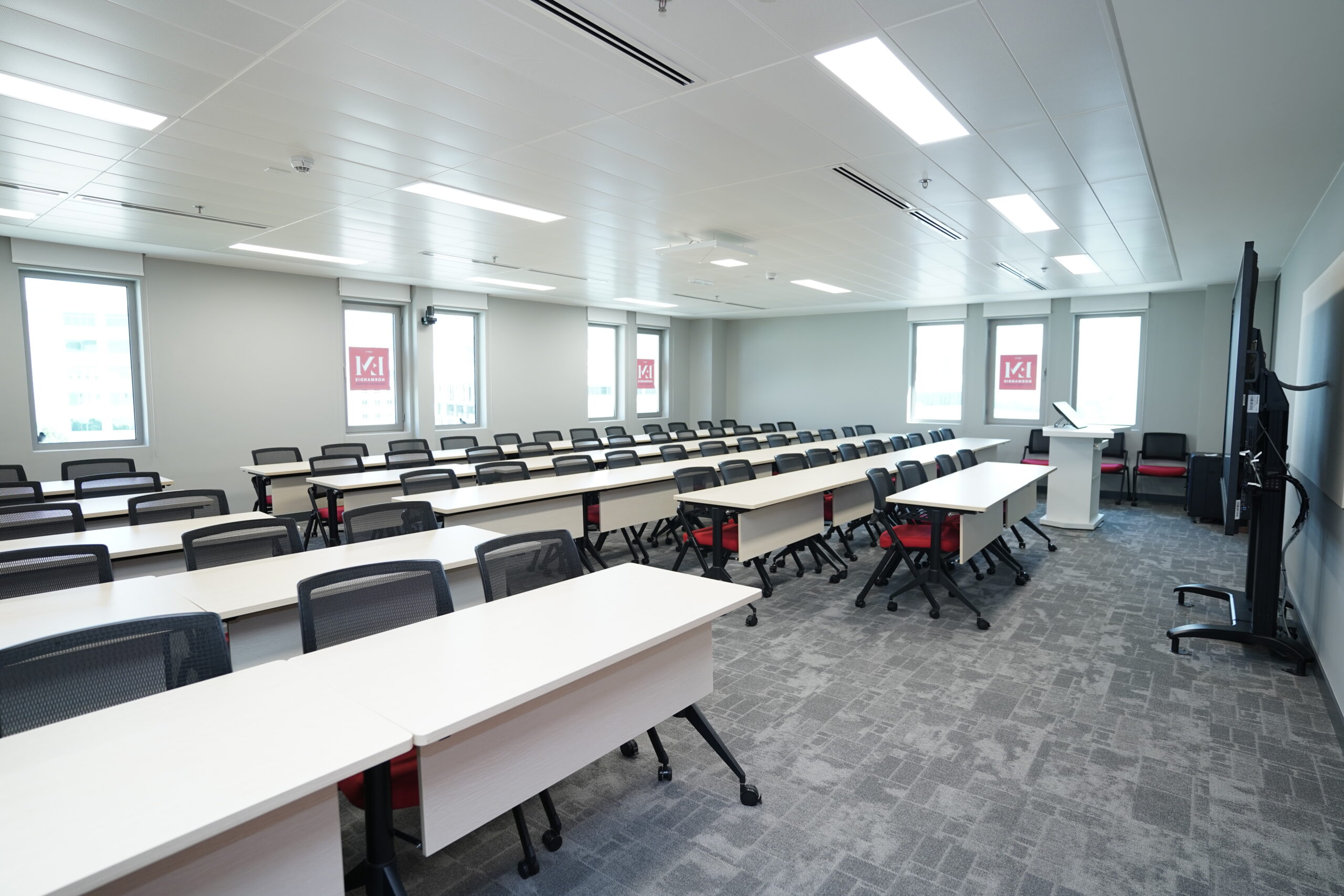 Salle de classe du campus dubaïote de l'EM Normandie.