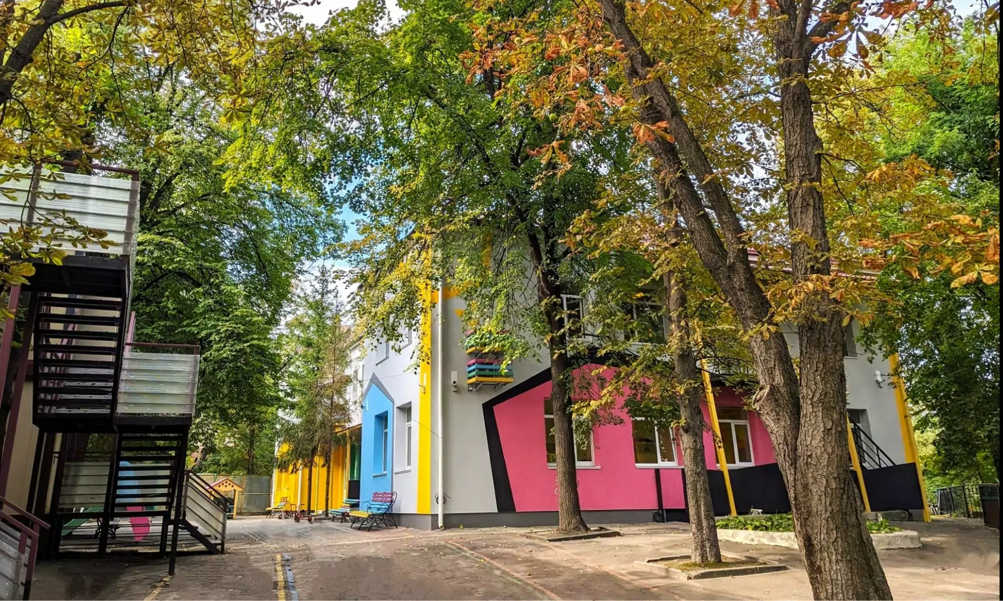 Vivre ailleurs, sur RFI : « Enfin l'heure de la rentrée scolaire au lycée français Anne de Kiev en Ukraine »