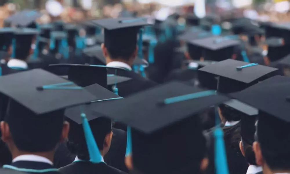Visa, doctorat et toge … l’envers du décor universitaire aux États-Unis avec Olivier Leblond