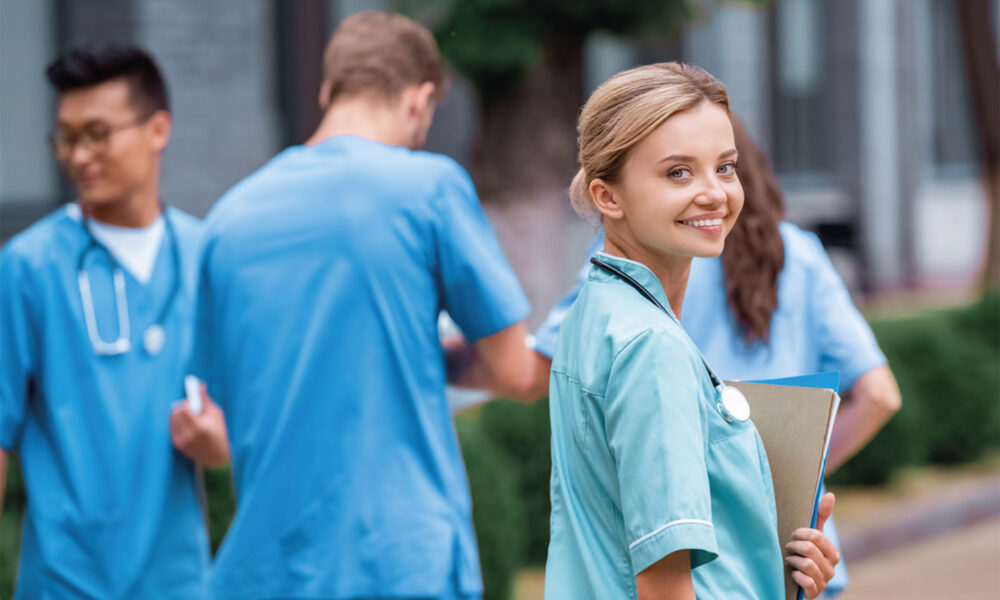 Études de santé : la sélection française pousse des milliers d’étudiants hors des frontières