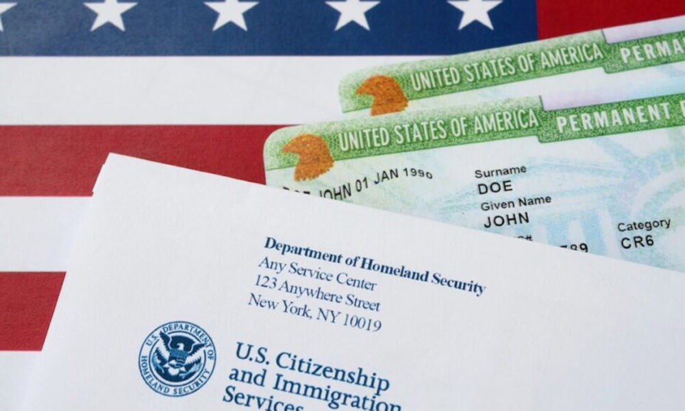 Immigration aux États-Unis : Donald Trump suspend à nouveau la loterie de la carte verte