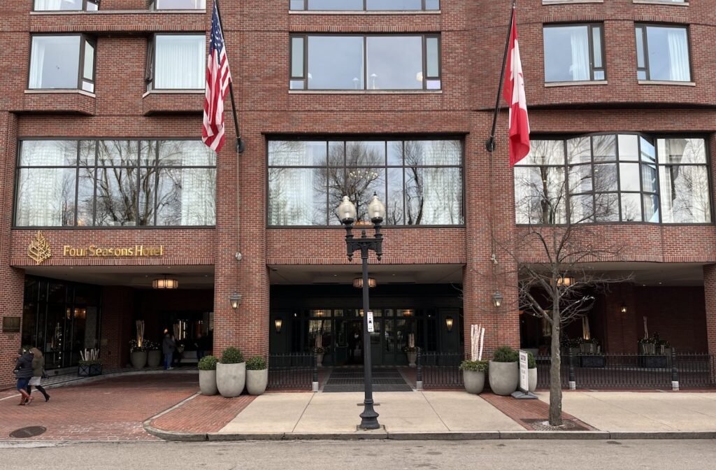 Le Four Season à Boston, où logera l’équipe de France de football. © Benoit Landon