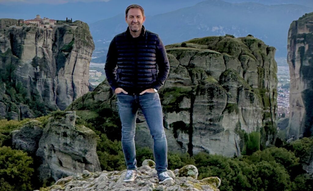 Estève Esperanza dans les Météores, dans le nord de la Grèce : « Il faut oublier l’image d’un pays en crise même si les salaires restent bas. »