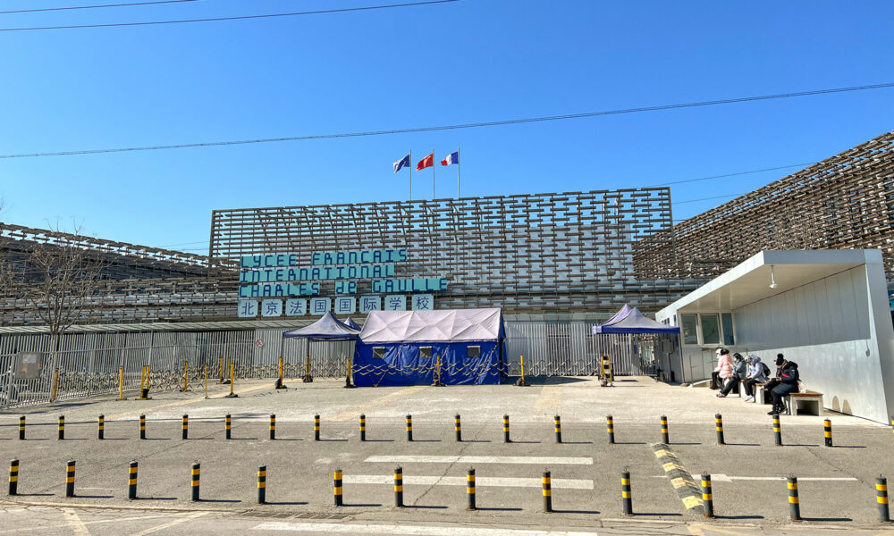 La « nouvelle guerre scolaire » gagne les établissements de l’étranger