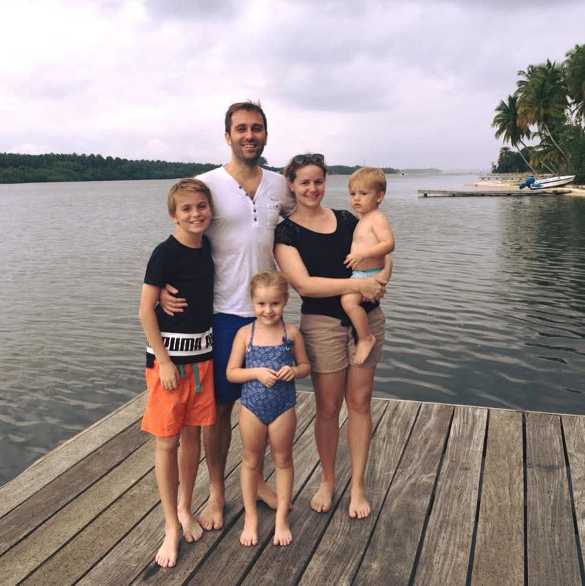 Charles, Servane, Victor, Rose et Augustin à Abidjan