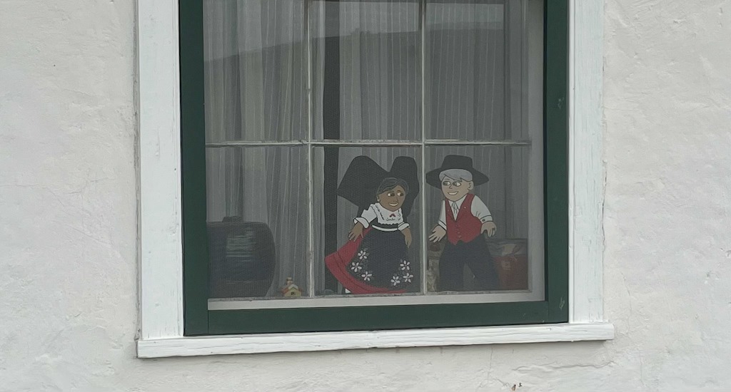 Une des fenêtres du Landmark Inn. © Maxime Aubin