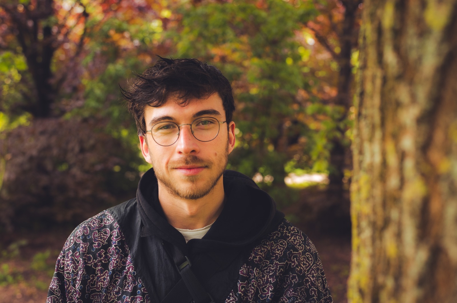 Titouan L'Huillier, 29 ans, compte lui aussi voyager en stop et avec peu d'argent en poche. Pour garder du lien et partager son aventure, il part avec son appareil photo et sa caméra. Photo : Titouan L'Huillier