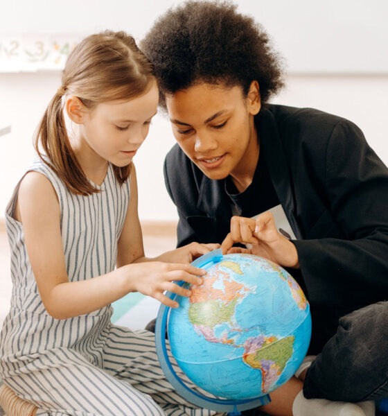 Scolarité des enfants expatriés : maintenir le niveau en français à distance