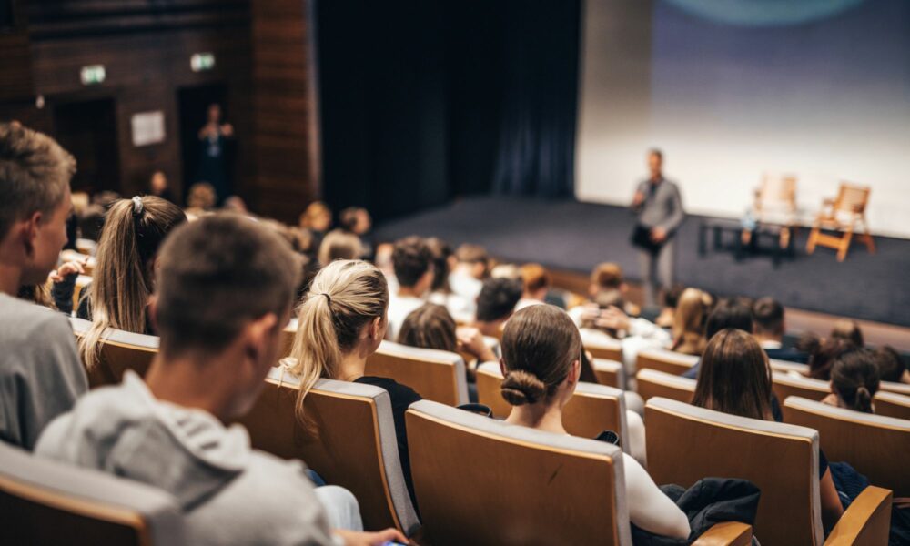 Enseignants-chercheurs : quand l’étranger devient une étape de carrière