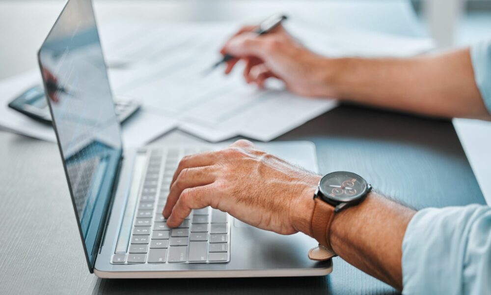 Se reconvertir ou se former depuis l’étranger : le guide pratique des droits et financements